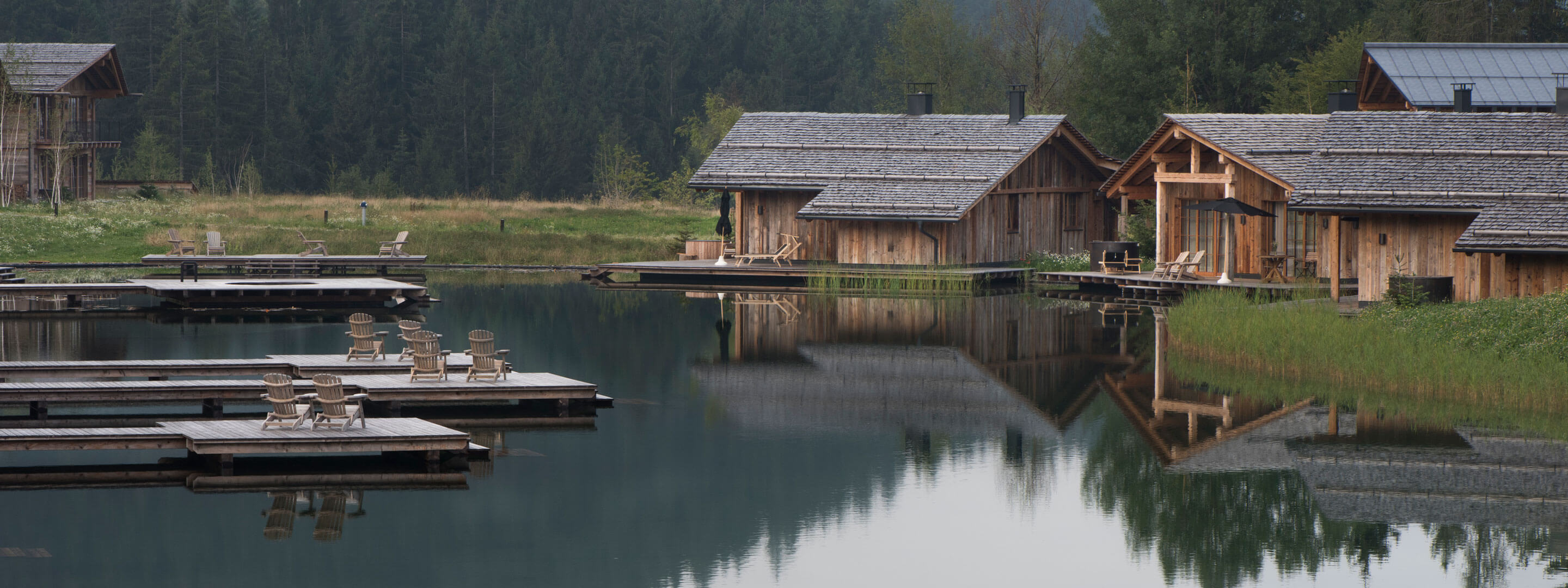 heated outdoor pool and hydromassage in the middle of the lake