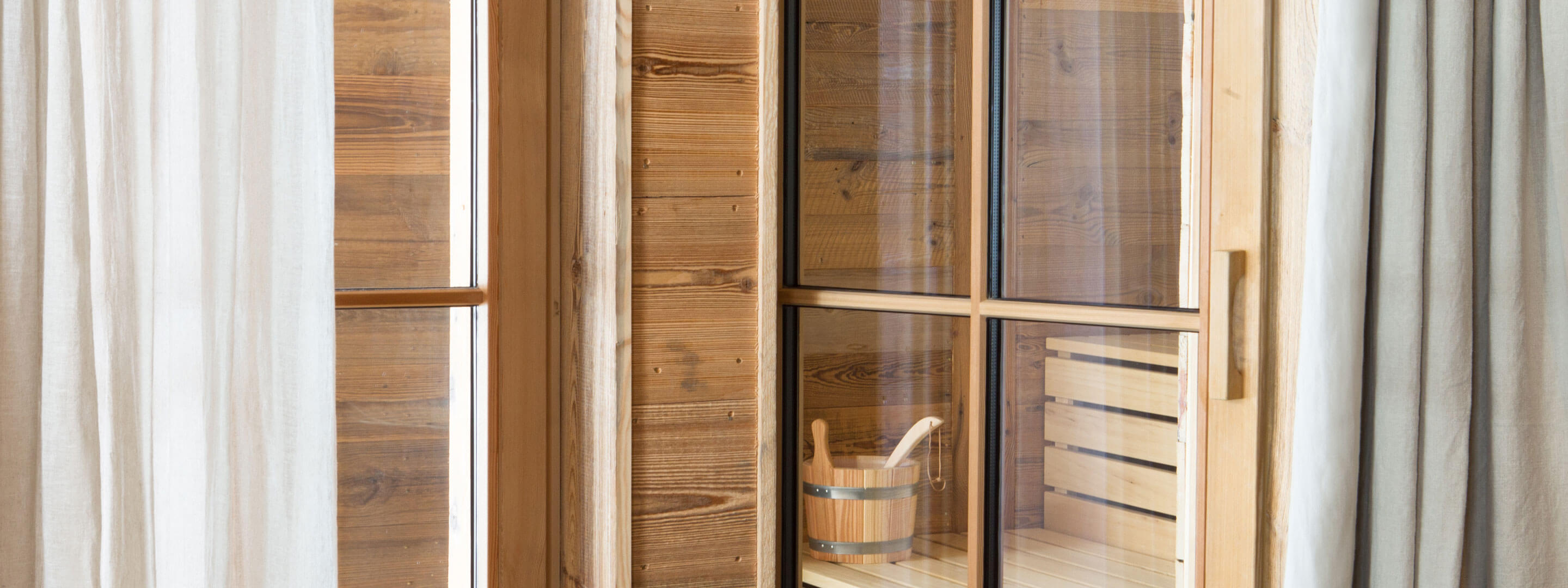 Private sauna and a toasty warm hot tub